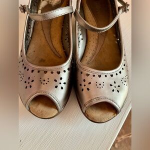 Women’s White Mountain Buckle Block Heels Size 8.5